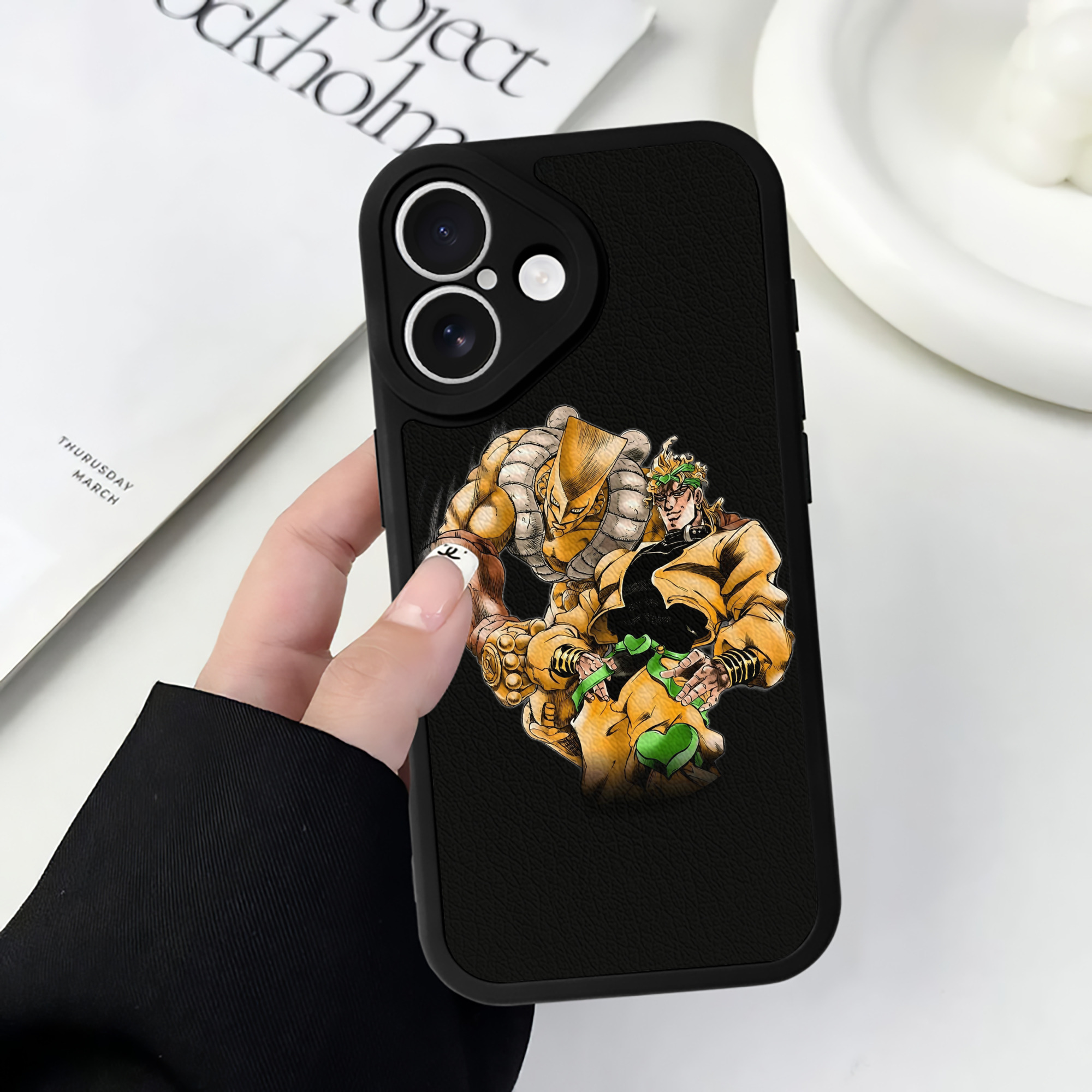 （画像用） ジョジョの奇妙な冒険 ディオ?ブランドー JoJo's Bizarre Adventure Dio Brando 【iPhone 16シリーズ対応】シリコンスマホケース（レザー調） 材質：シリコン